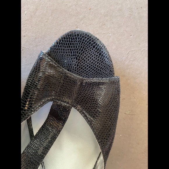 Sandals - Picture 2 of 4